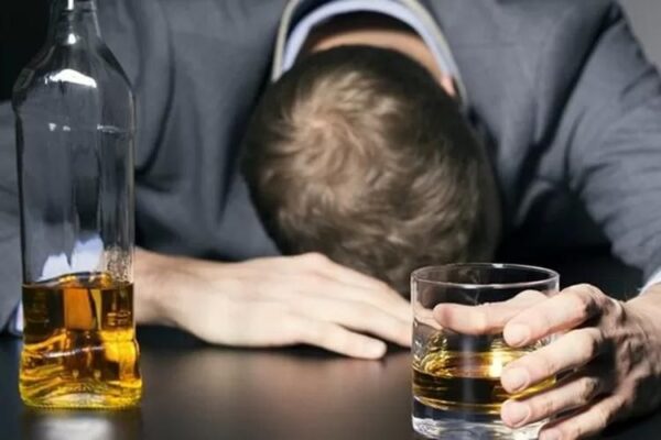 Waspada Dampak Kecanduan Mengkonsumsi Alkohol Setiap Hari